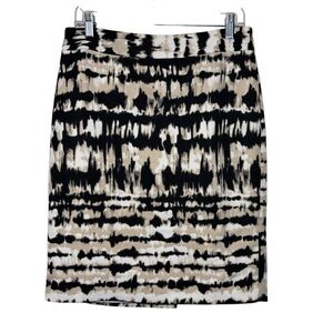 Ann Taylor pencil skirt in a black and beige bleach-dye print. Women’s size 8